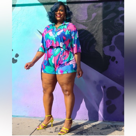 Short Set - Picture 2 of 7